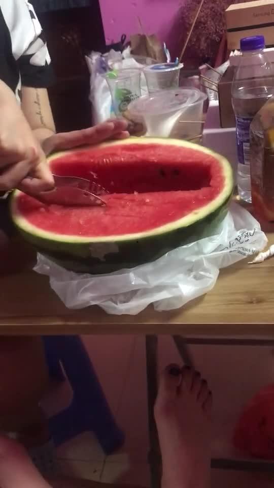 宿舍吵架吃瓜,一场吃瓜引发的争吵大揭秘